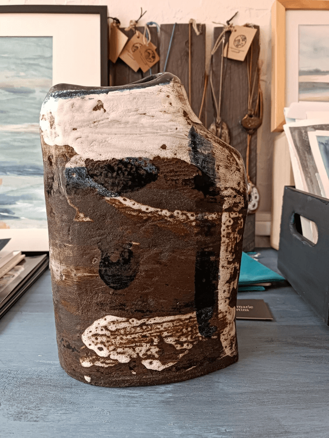 Vase  terra Manga  engobe grès noir 