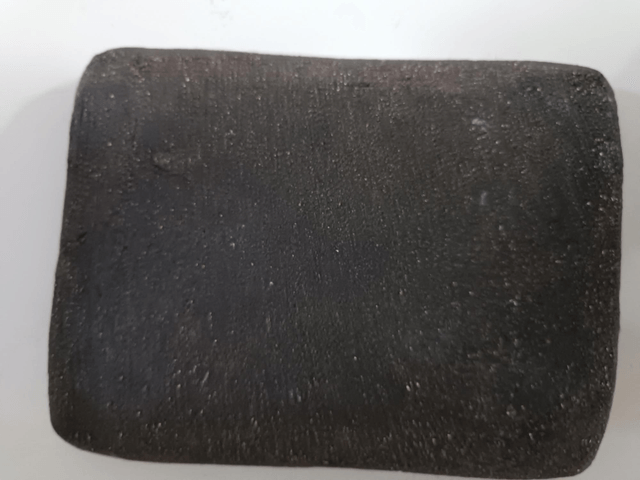 Plat émaux effets pinceaux terre noire