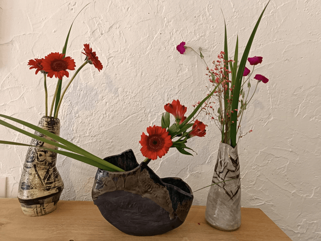 Vase scraffito jaune noir 