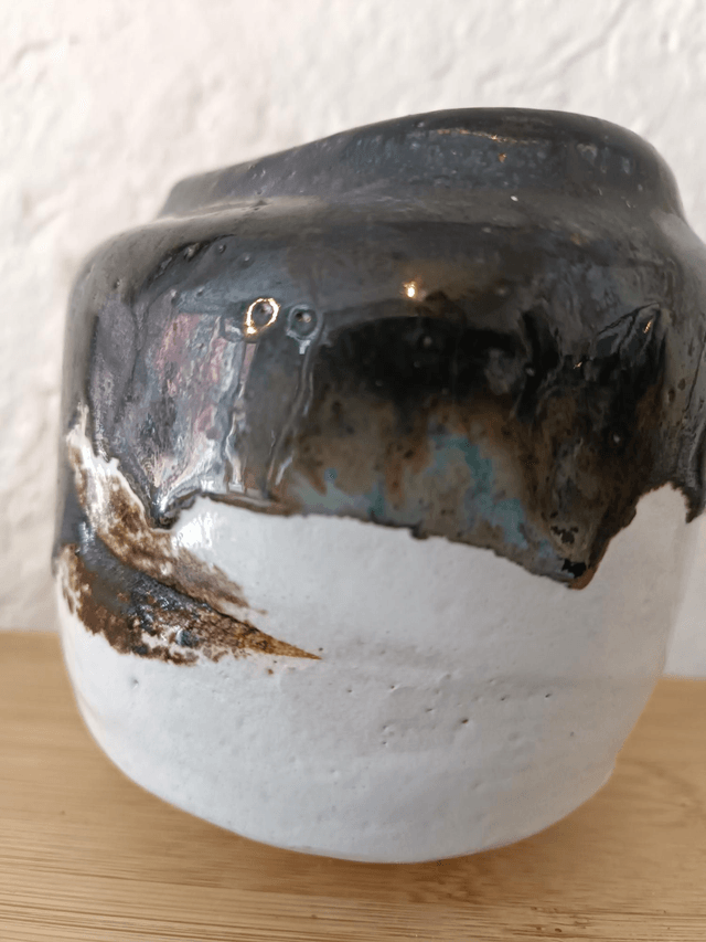 Vase  bicolore blanc brun  métal   ceramicart 