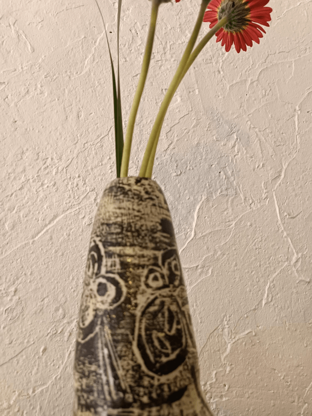 Vase scraffito jaune noir 