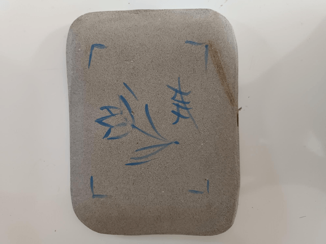 Plat émaux blanc bleu et petite tasse